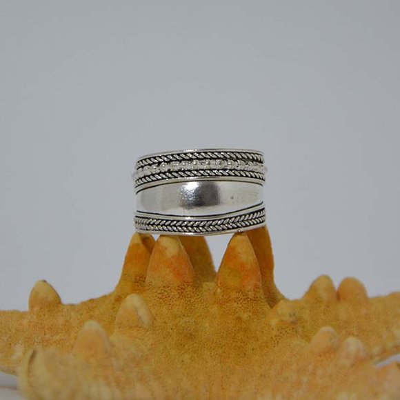 Handmade White Metal Adjustable Ring - Picture 3 of 3